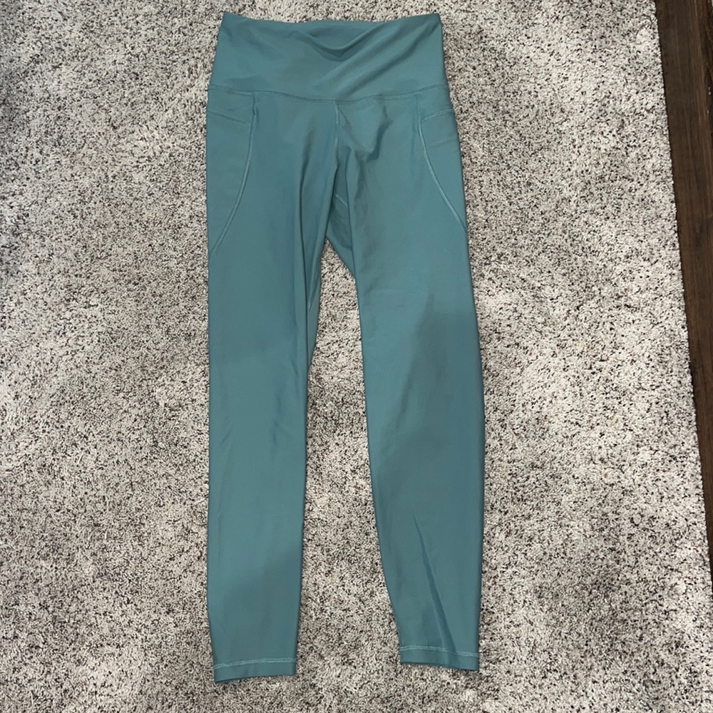 Old Navy leggings size medium color, greenish blue.